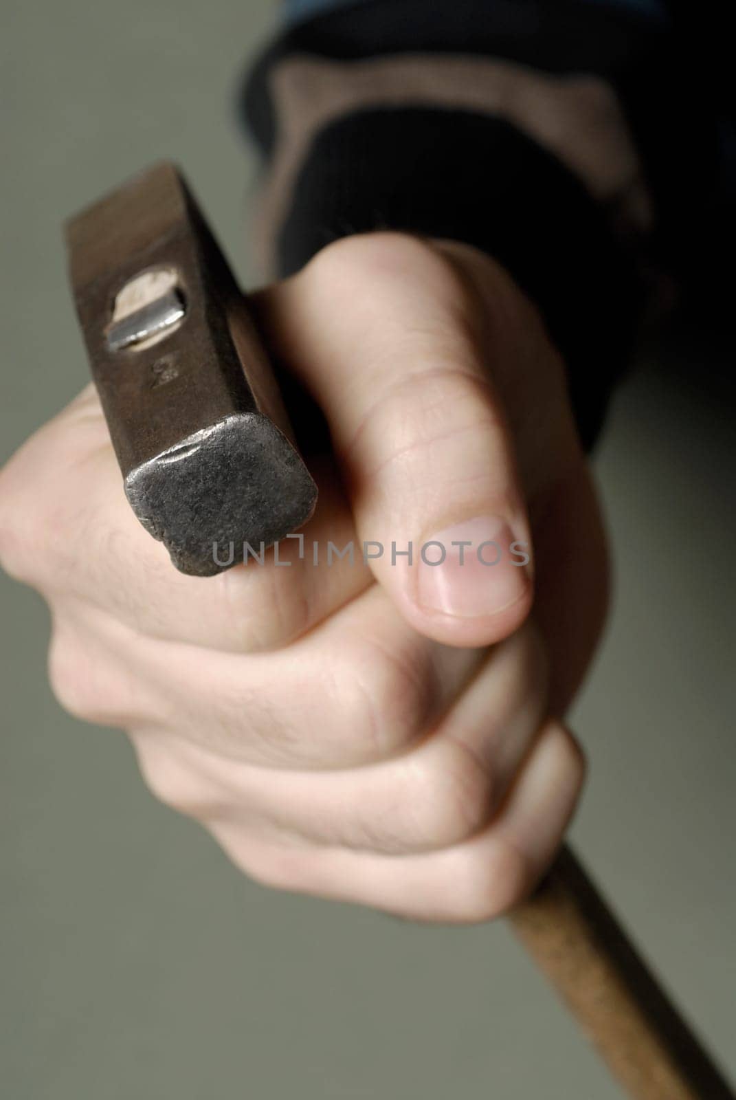 Close-up of a personŽs hand holding a hammer
