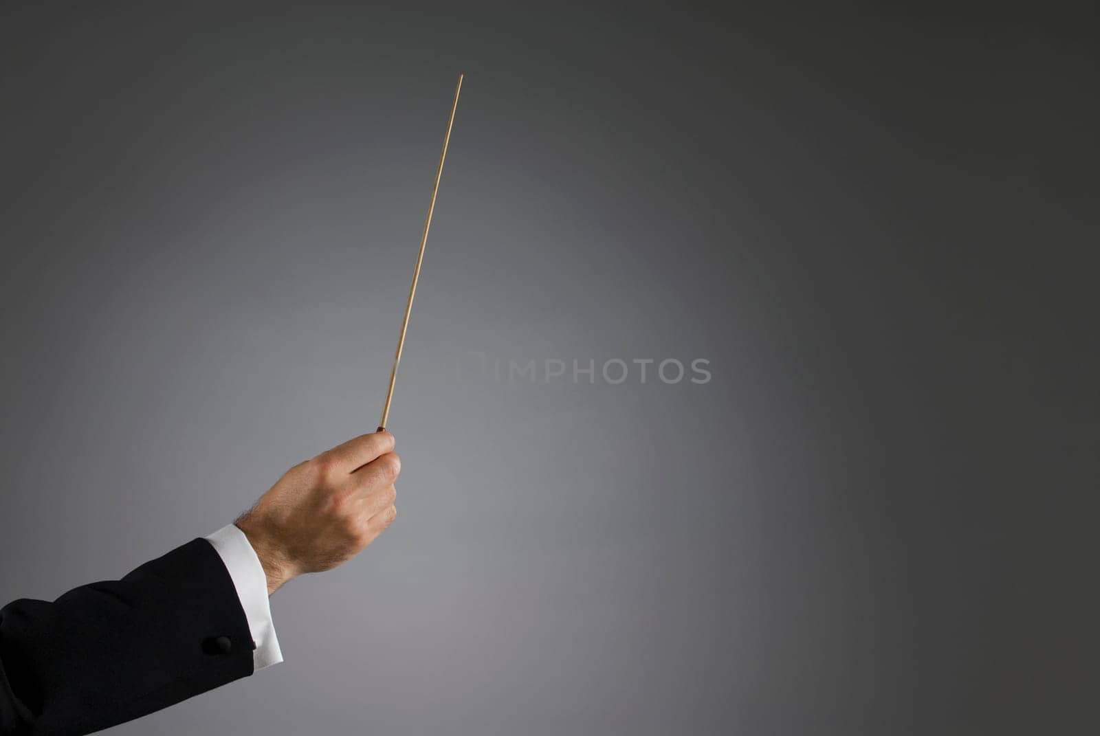 Close-up of a conductorŽs hand holding a conductorŽs baton