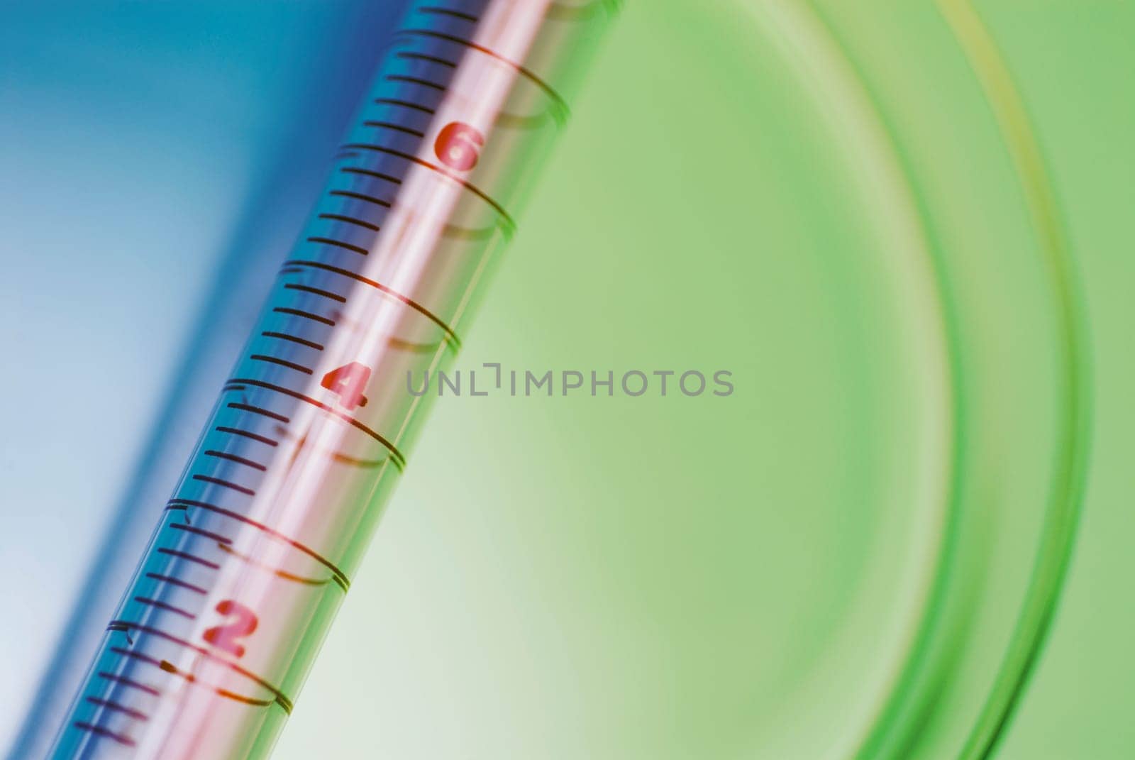 Close_up of a syringe with a petri dish