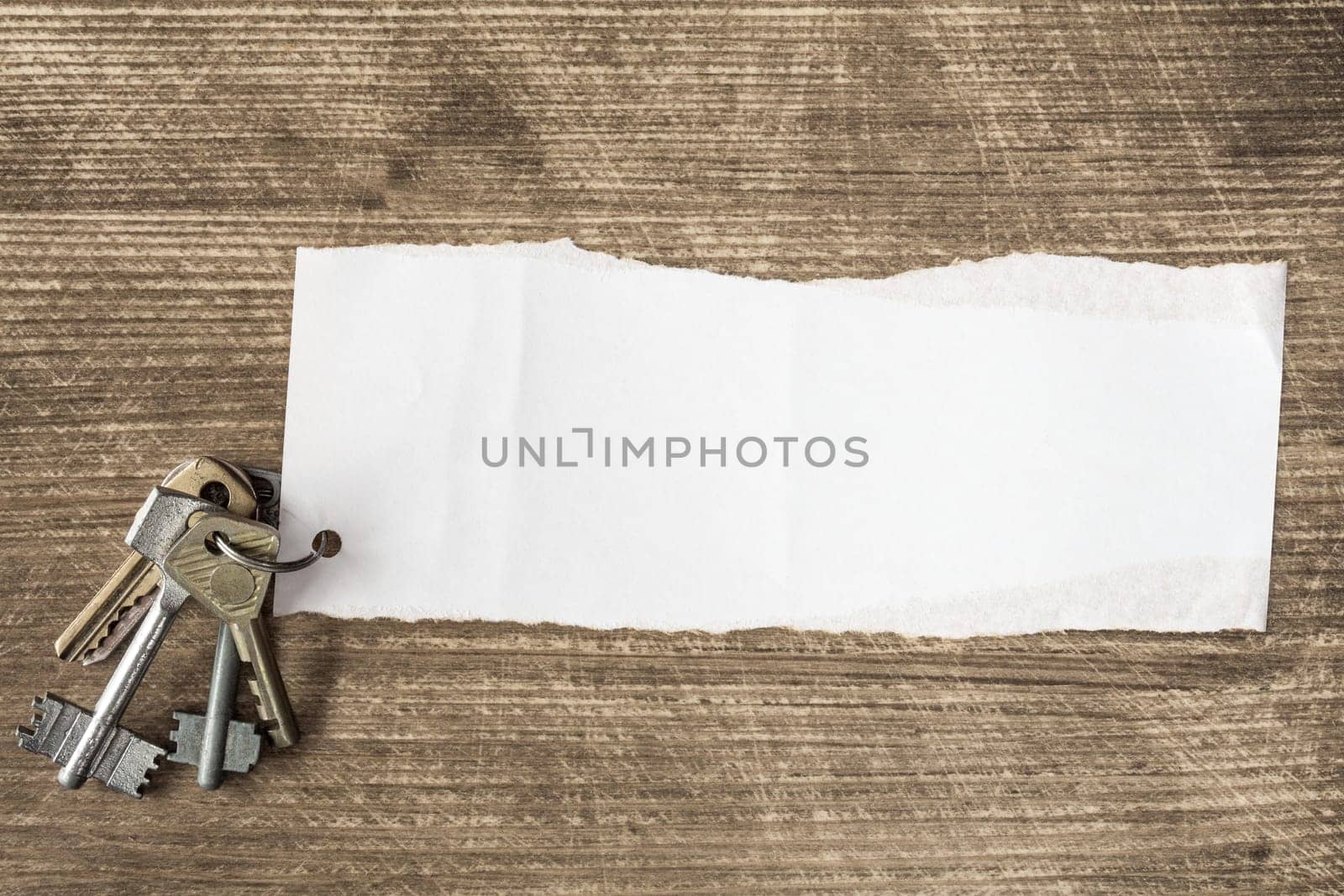 Bunch of keys and blank paper piece for copy-space