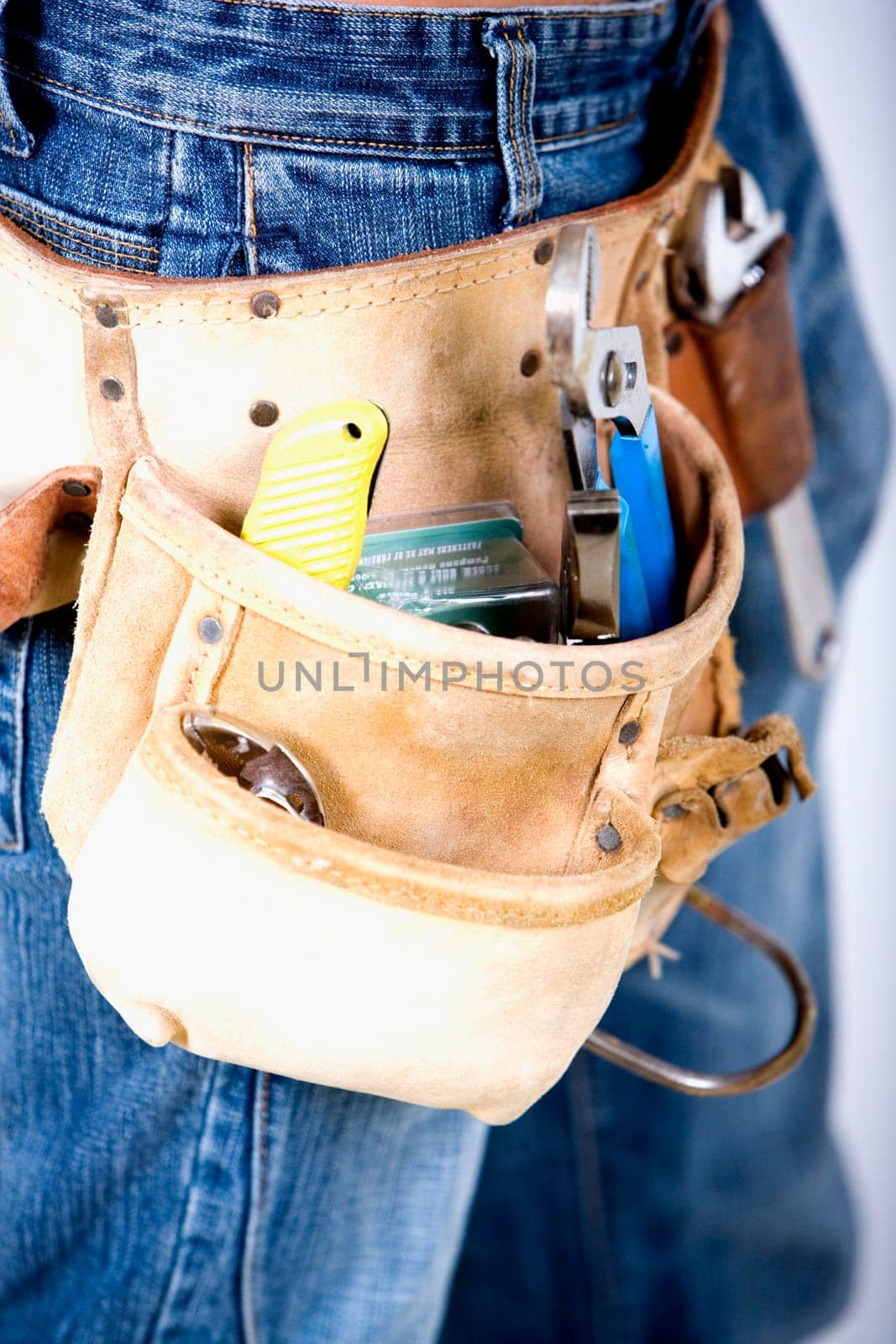 Mid section view of a man wearing a tool belt