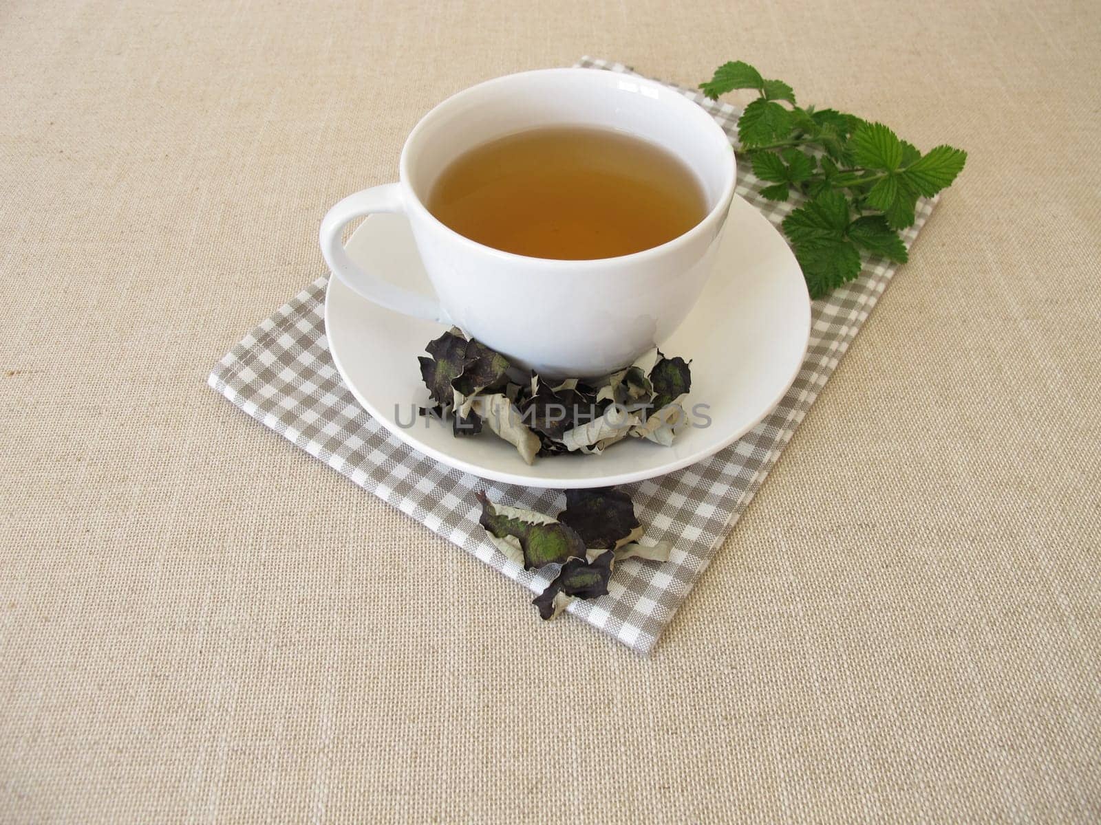 Blackberry leaf tea, black tea from fermented blackberry leaves