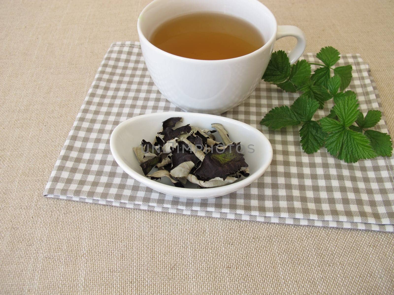 Blackberry leaf tea, black tea from fermented blackberry leaves