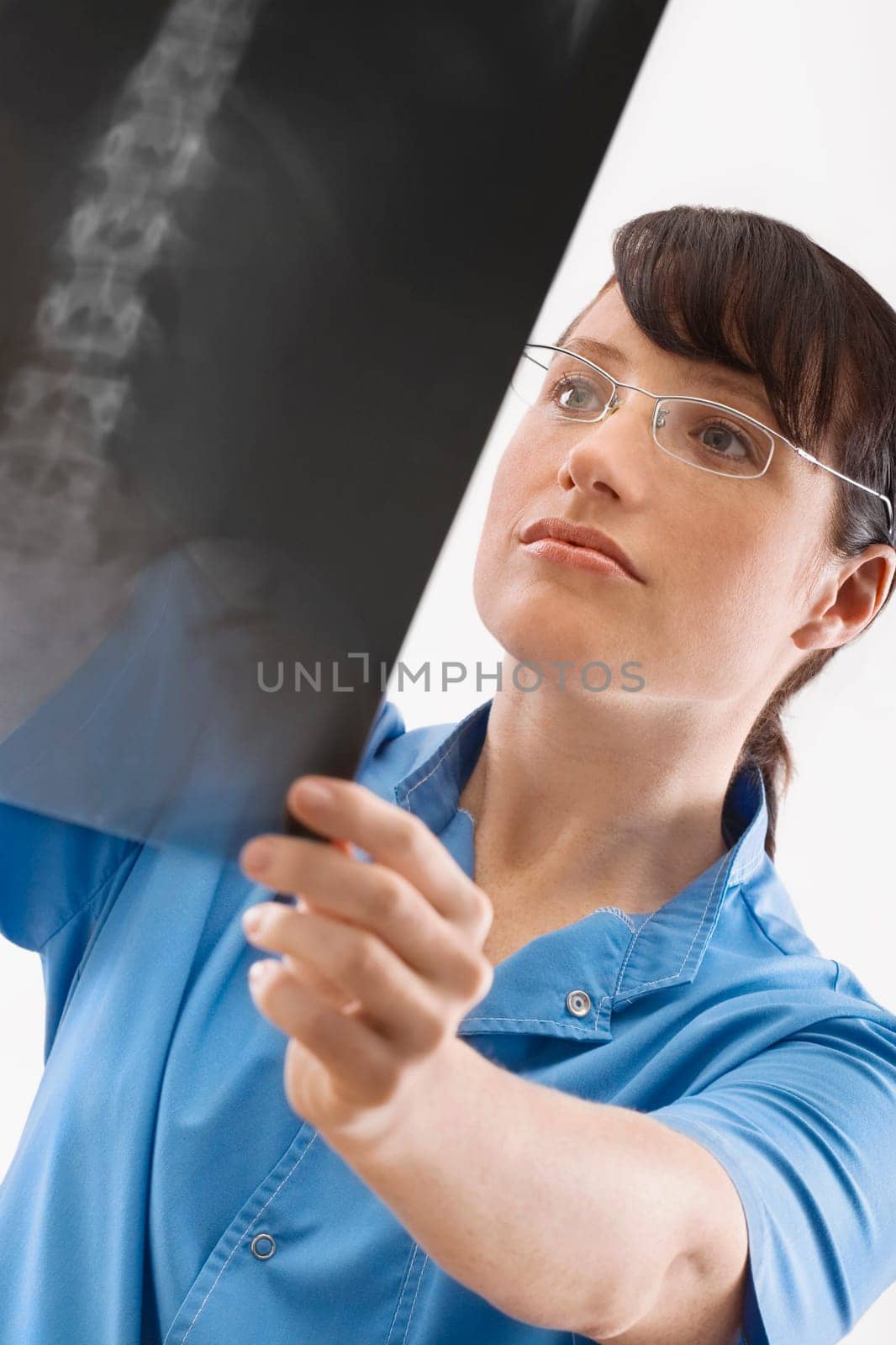 Female surgeon examining an X_Ray