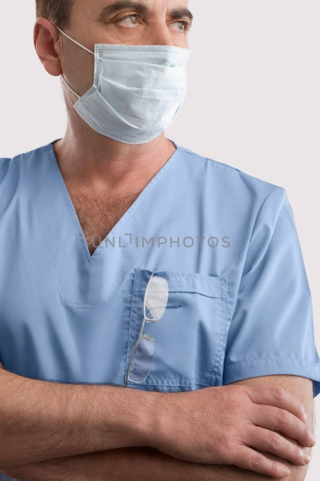 Male surgeon wearing a surgical mask