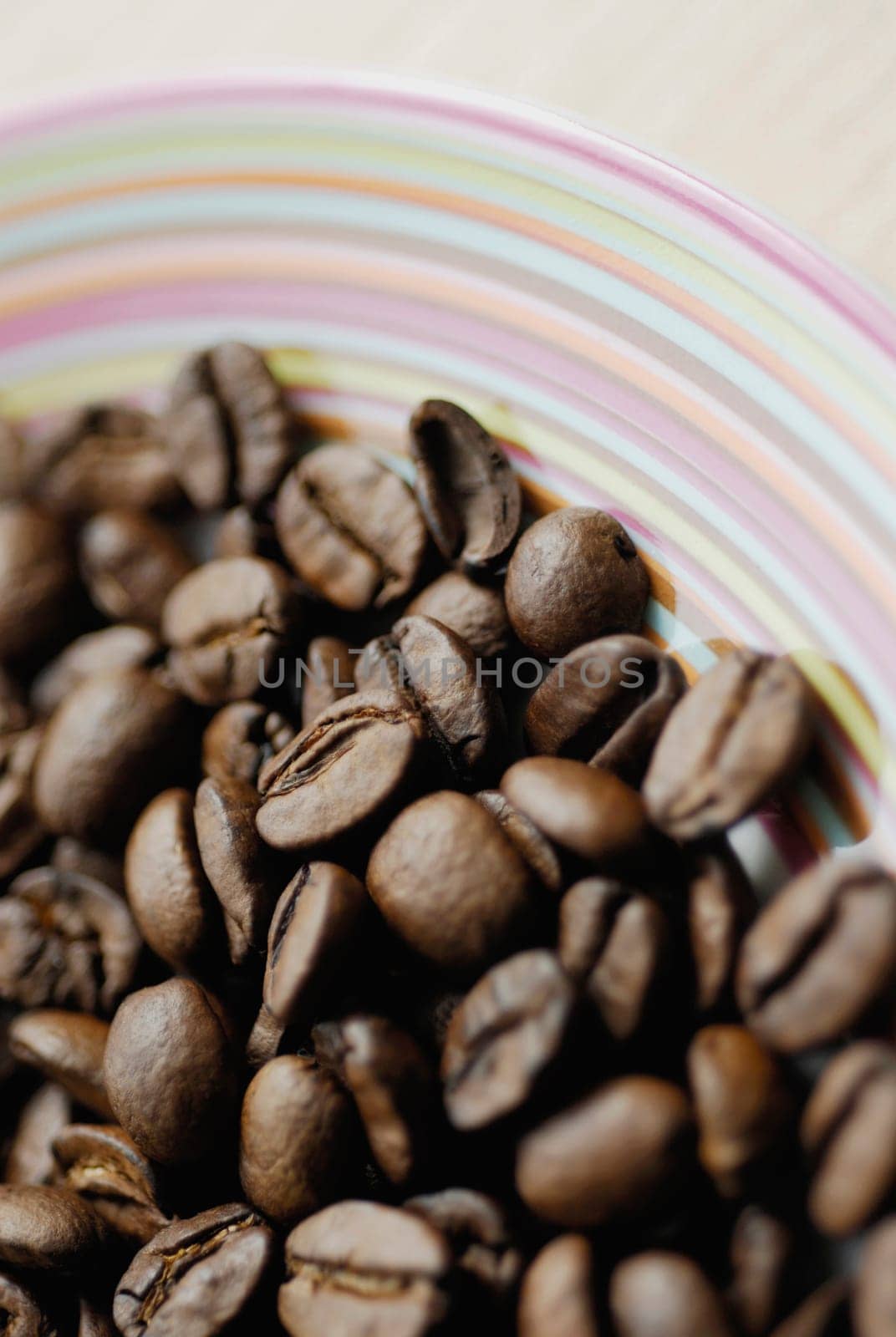 Close_up of coffee beans in a bowl