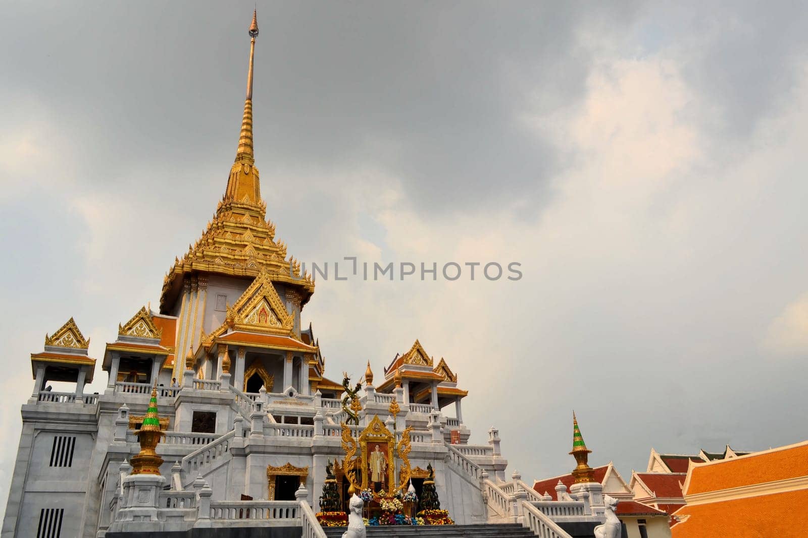 Wat Traimit, temple of golden Buddha in Yaowarat, Chinatown, Bangkok, Thailand