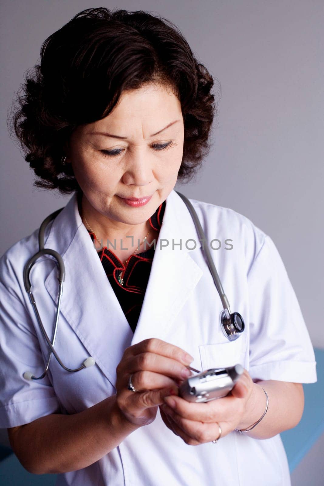Close-up of a female doctor holding a personal data assistant