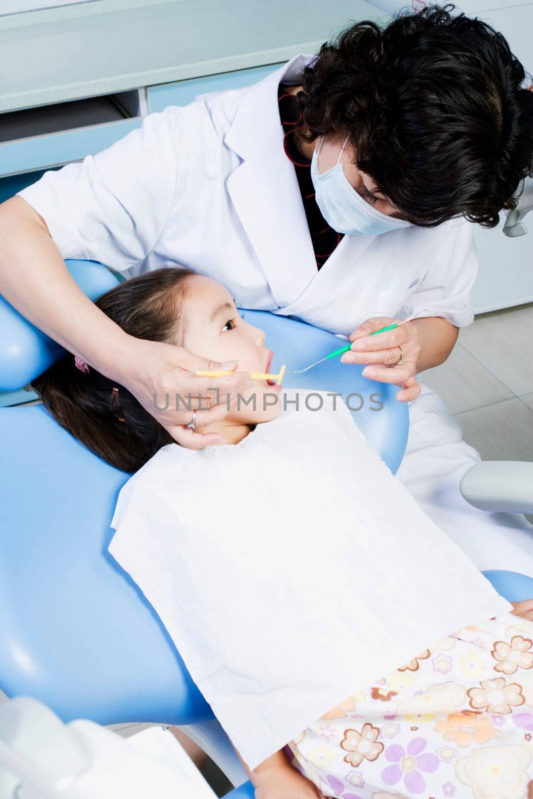 Close-up of a female dentist examining a girlŽs teeth