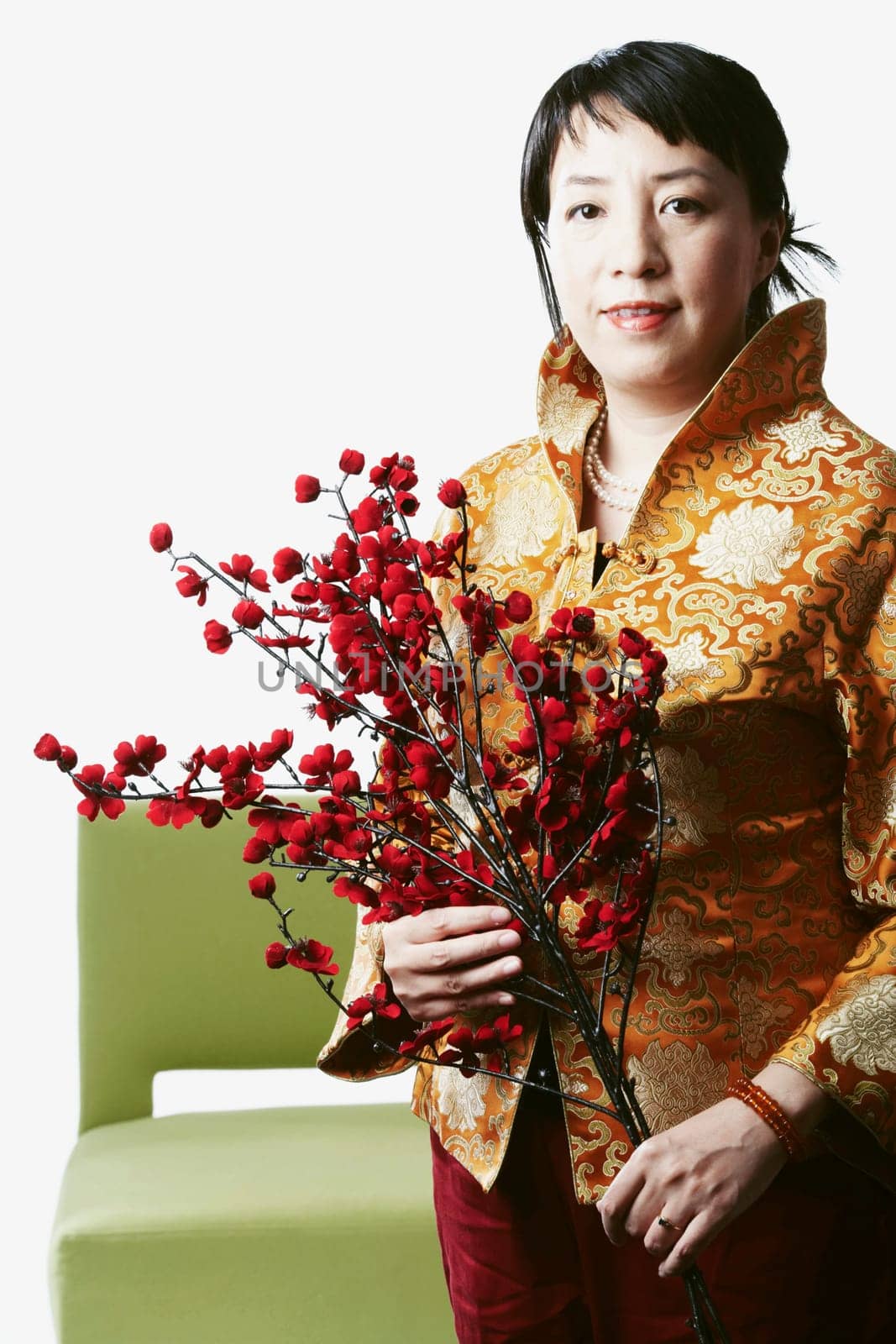 Portrait of a mid adult woman holding flowers