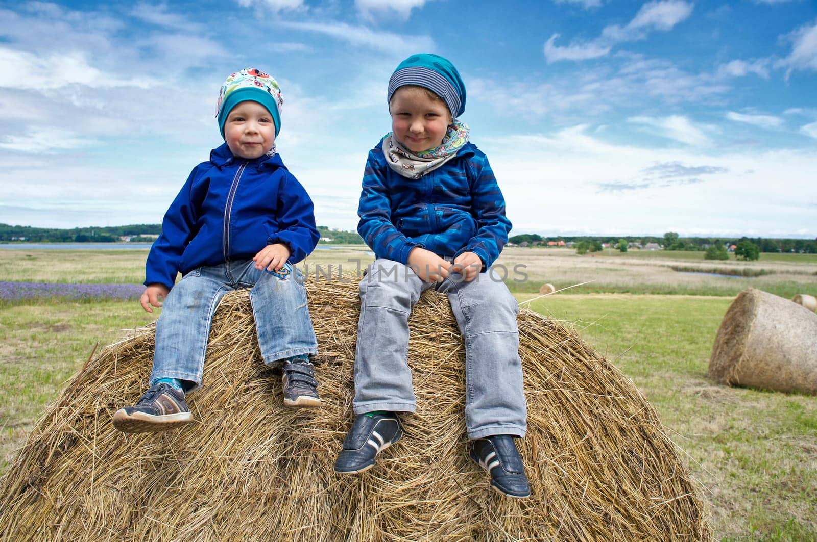 Children on hay bales, Ruegen island