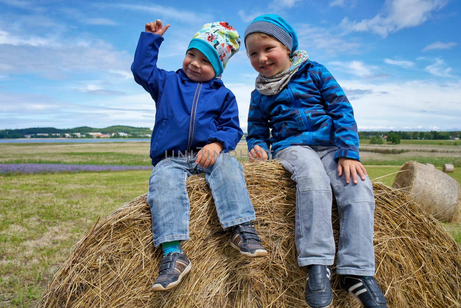 Children on hay bales, Ruegen island