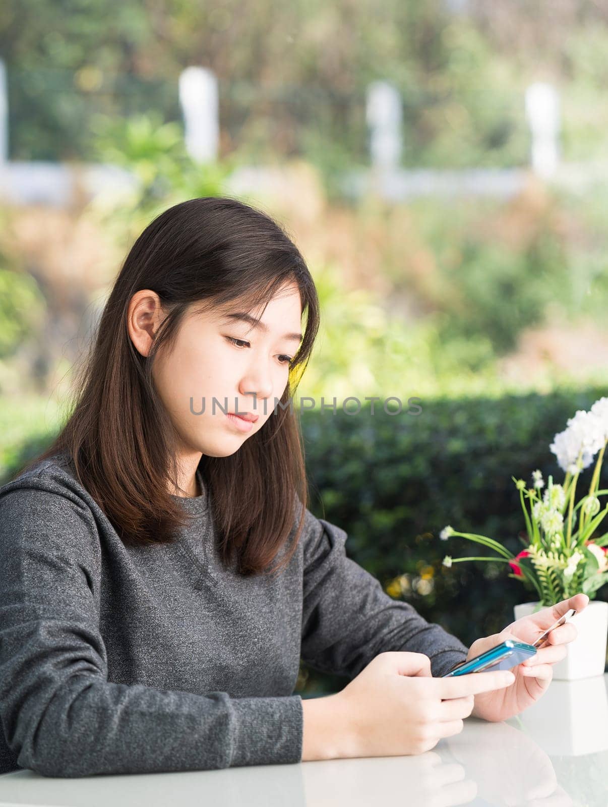 Young woman holding credit card and using smartphone for online shopping,Online shopping concept