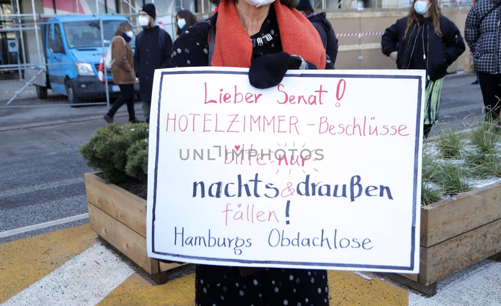 Demonstration about 200 people for the accommodation of the homeless in hotels with a minute's silence for the 13 people who died in Hamburg 13.02.2021