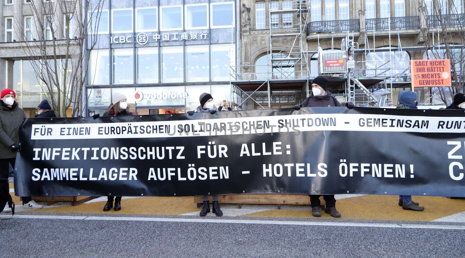 Demonstration about 200 people for the accommodation of the homeless in hotels with a minute's silence for the 13 people who died in Hamburg 13.02.2021