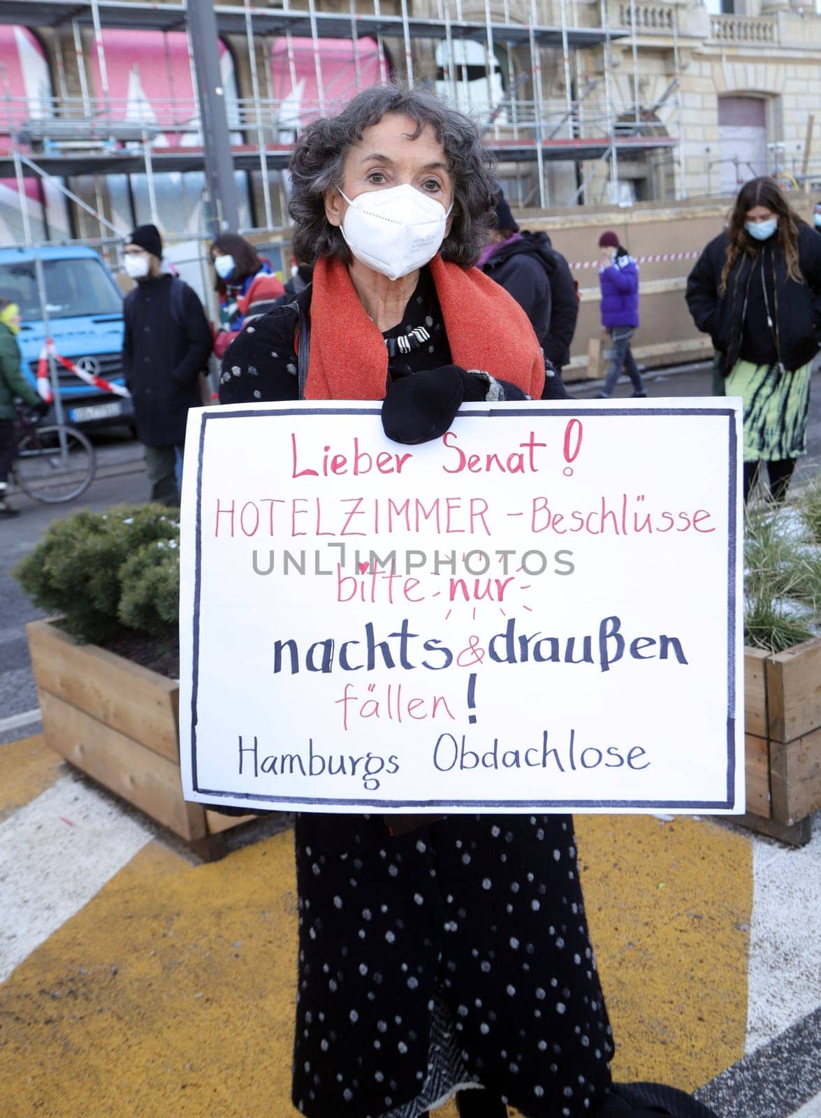 Amelie Winter , Demonstration about 200 people for the accommodation of the homeless in hotels with a minute's silence for the 13 people who died in Hamburg 13.02.2021