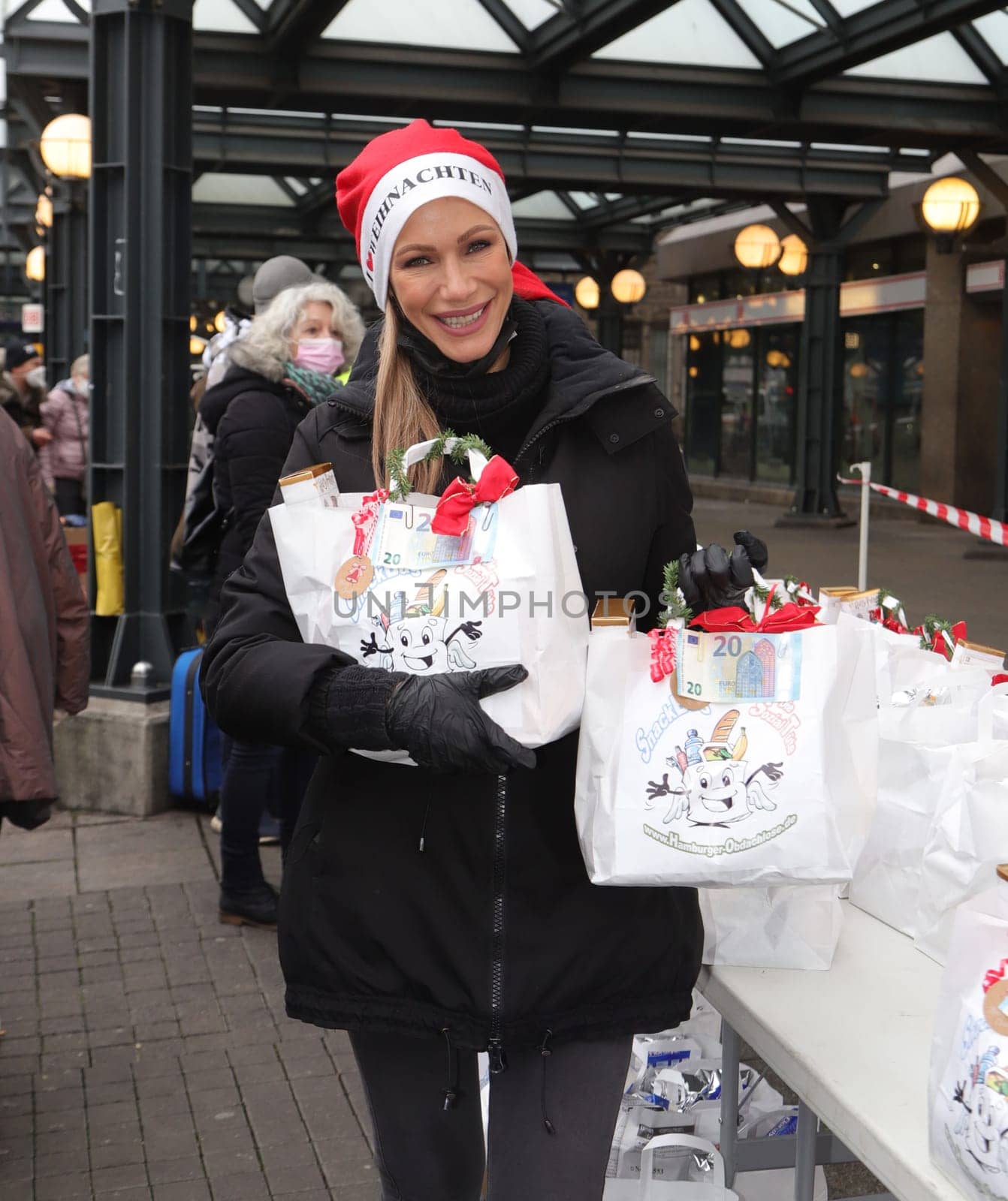 Yasmina Filali, german actress and model  distributed Christmas bags from Hamburger Homeless Aid e.V. to the homeless and needy at Hamburg Central Station
