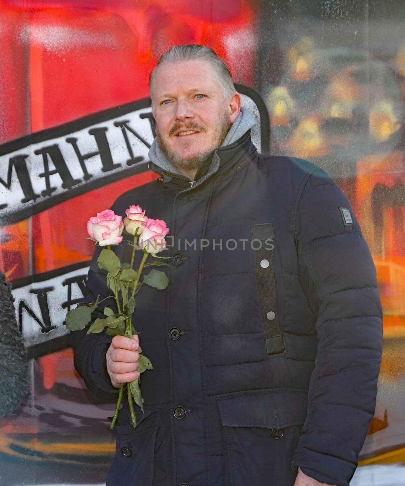 Oliver Pause (SOS Reeperbahn ).WorldMission Rethink  Distribution of 111 roses .for Valentine's Day at the vigil for the Kiez at Spielbudenplatz Hamburg , 14.02.2021