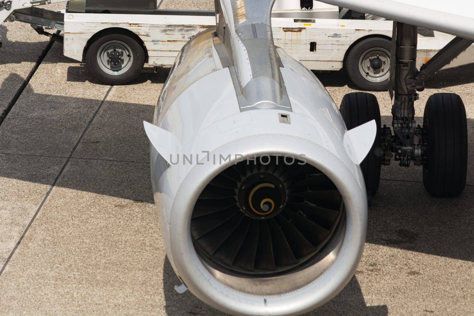 Jet engine, combustion turbine and landing gear of an international aircraft. Close-up.