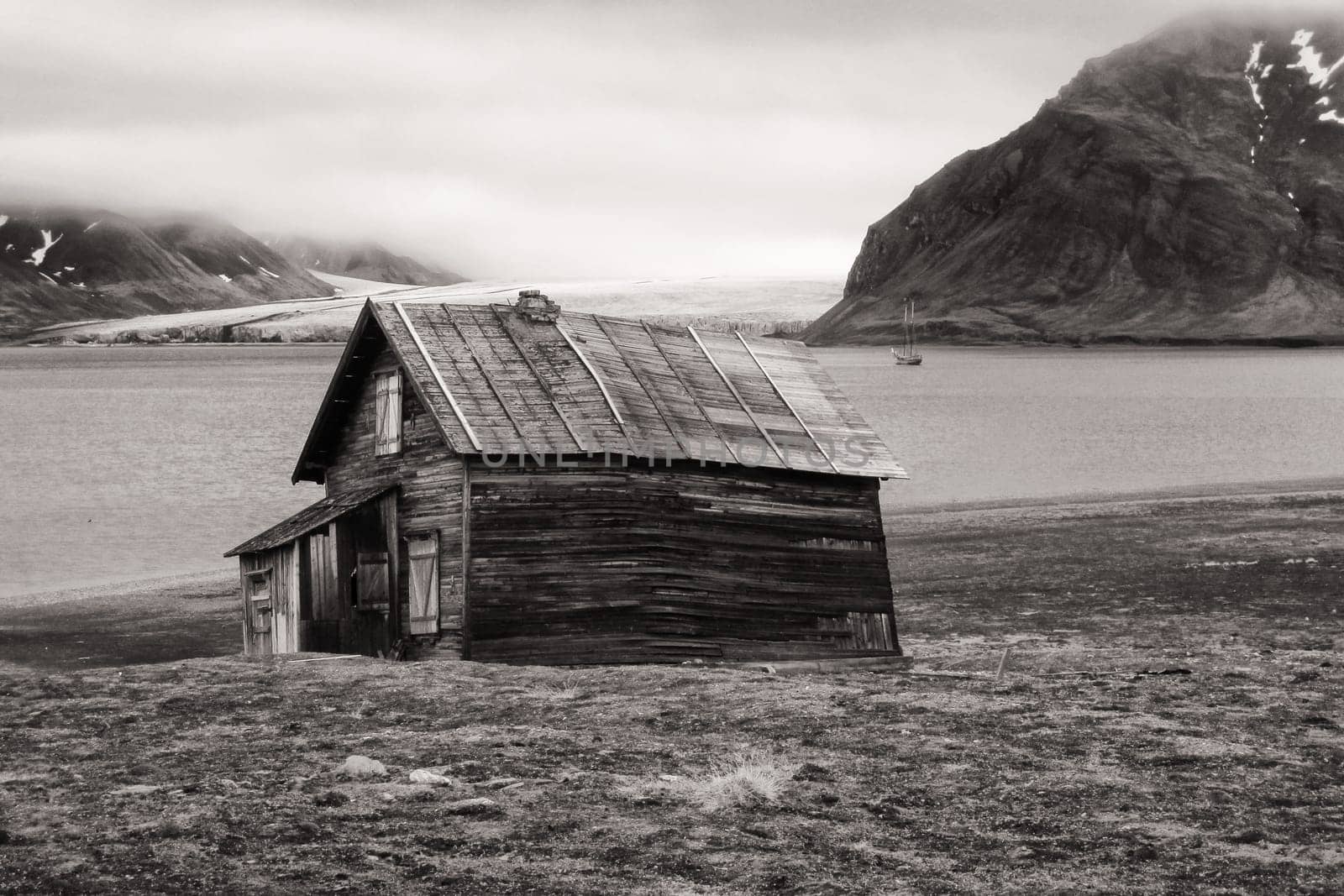 Spitzbergen, old house from 1904, Recherchefjorden, Snatcherpynten