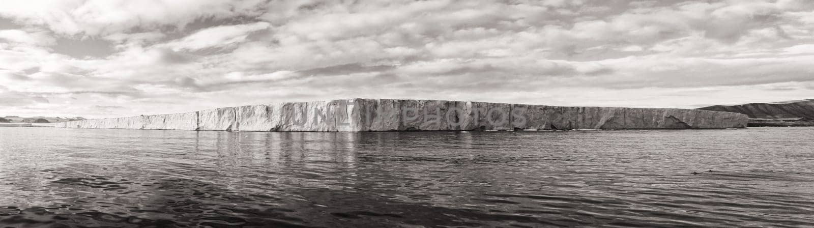 20km long glacier edge of the Negribreen, Spitsbergen coast