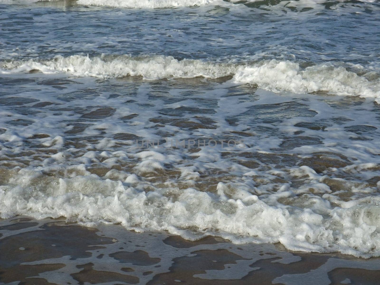 Waves on Martin beach in Plerin
