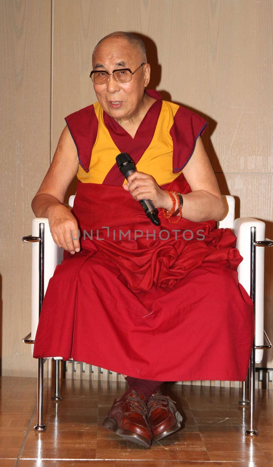 Dalai Lama Press Conference at CCH Hamburg