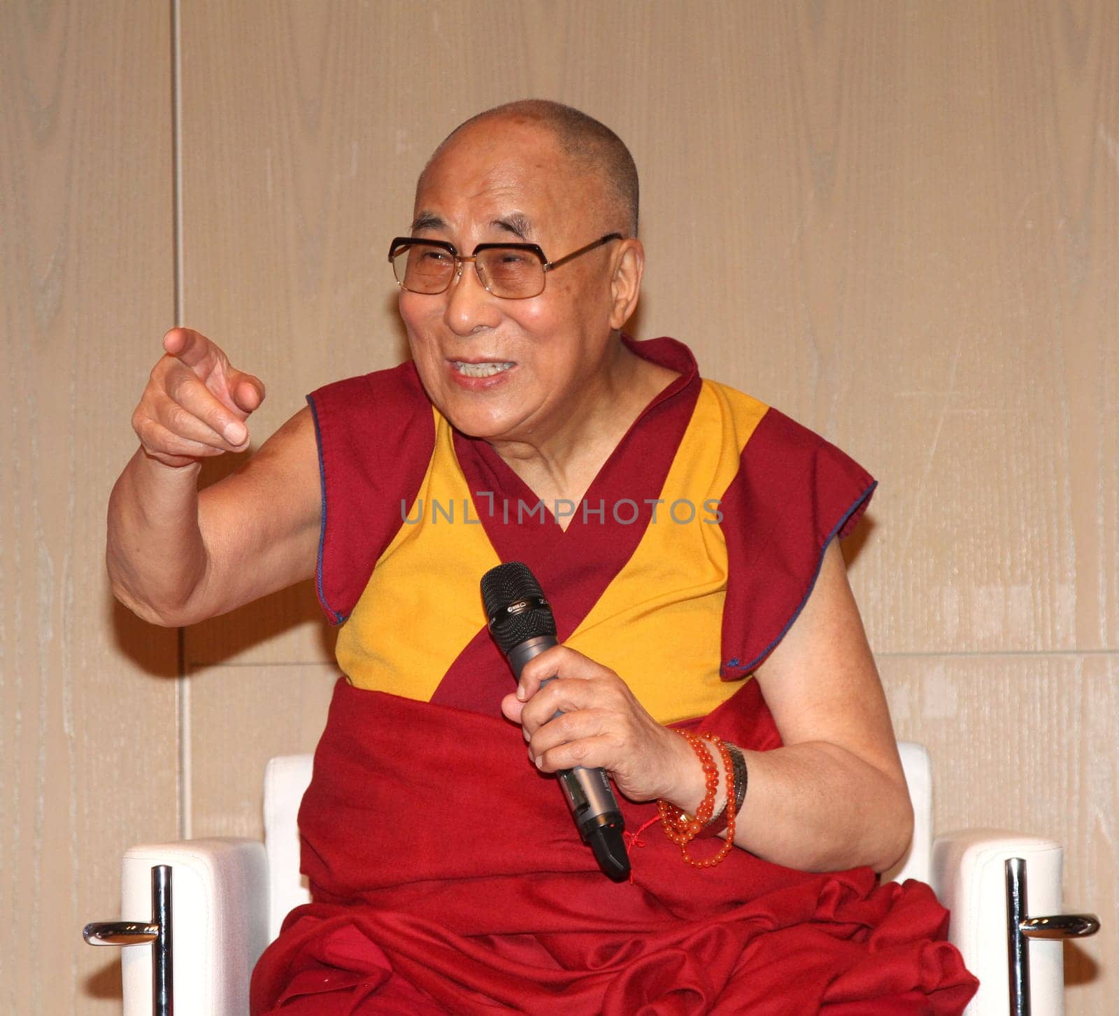 Dalai Lama Press Conference at CCH Hamburg