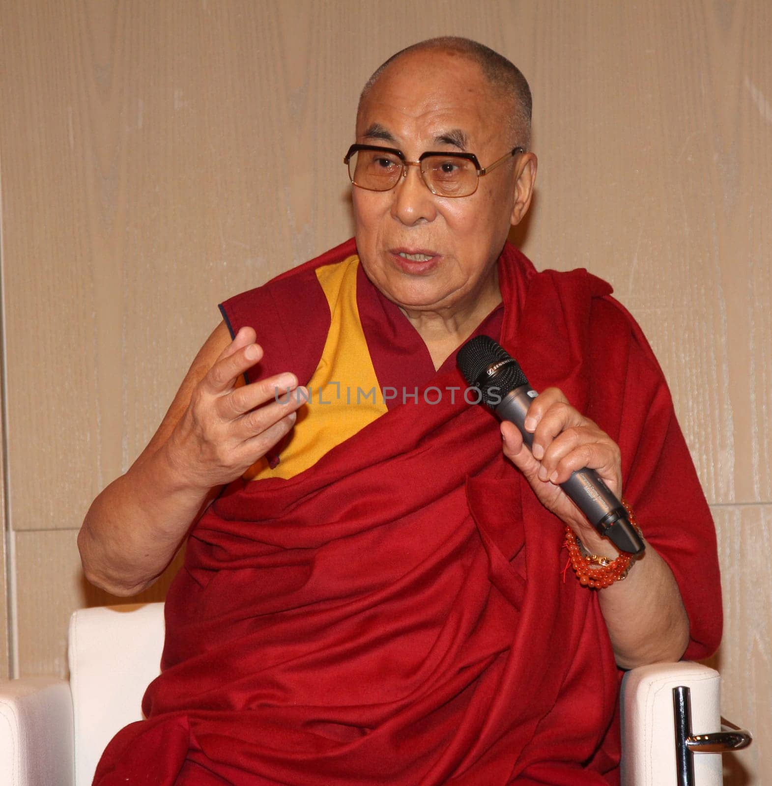 Dalai Lama Press Conference at CCH Hamburg