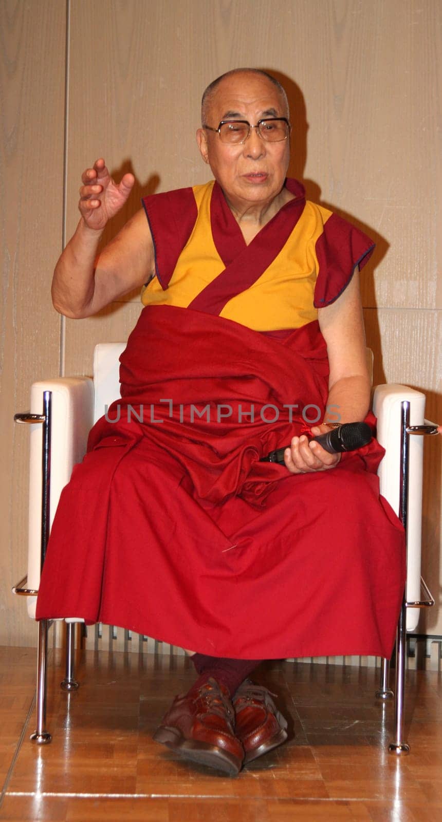 Dalai Lama Press Conference at CCH Hamburg