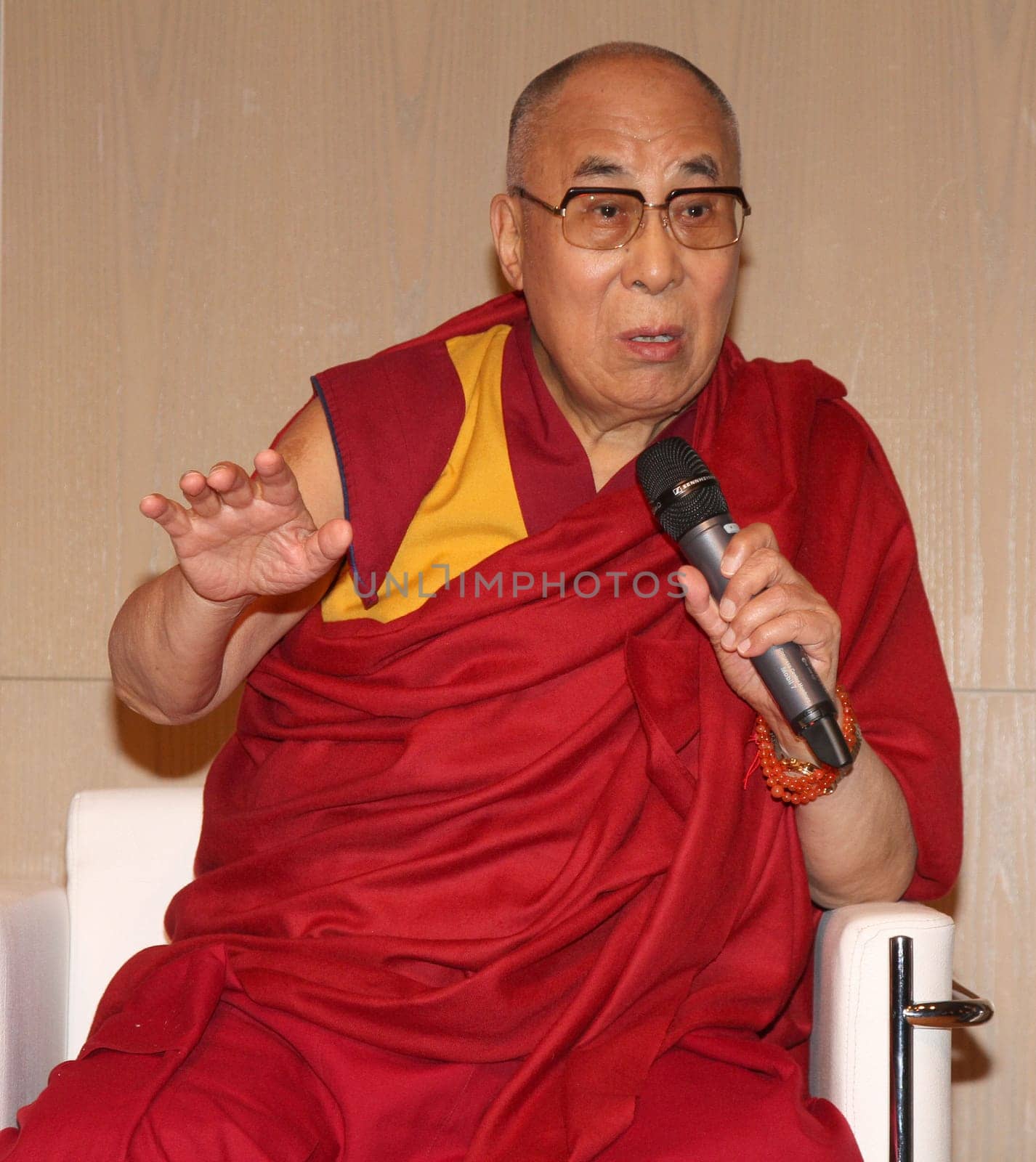 Dalai Lama Press Conference at CCH Hamburg