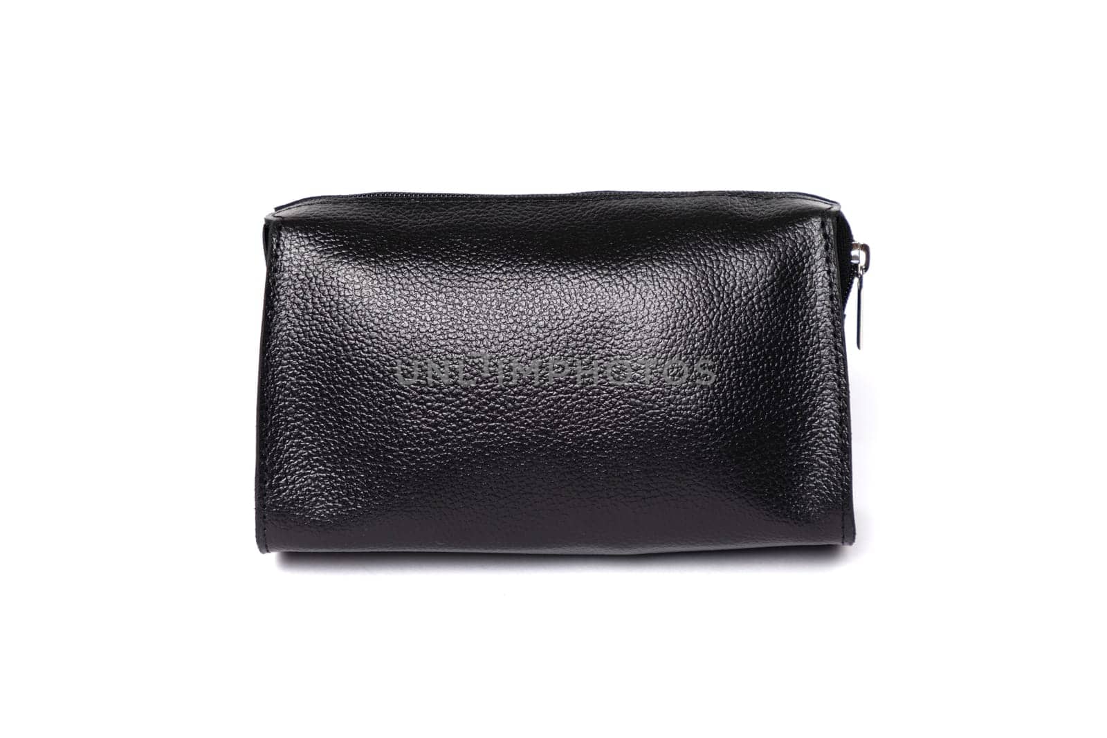 This black leather pouch features a soft, textured exterior and a zipper closure, perfect for organizing essentials. Ideal for travel or daily outings, it combines style with functionality.