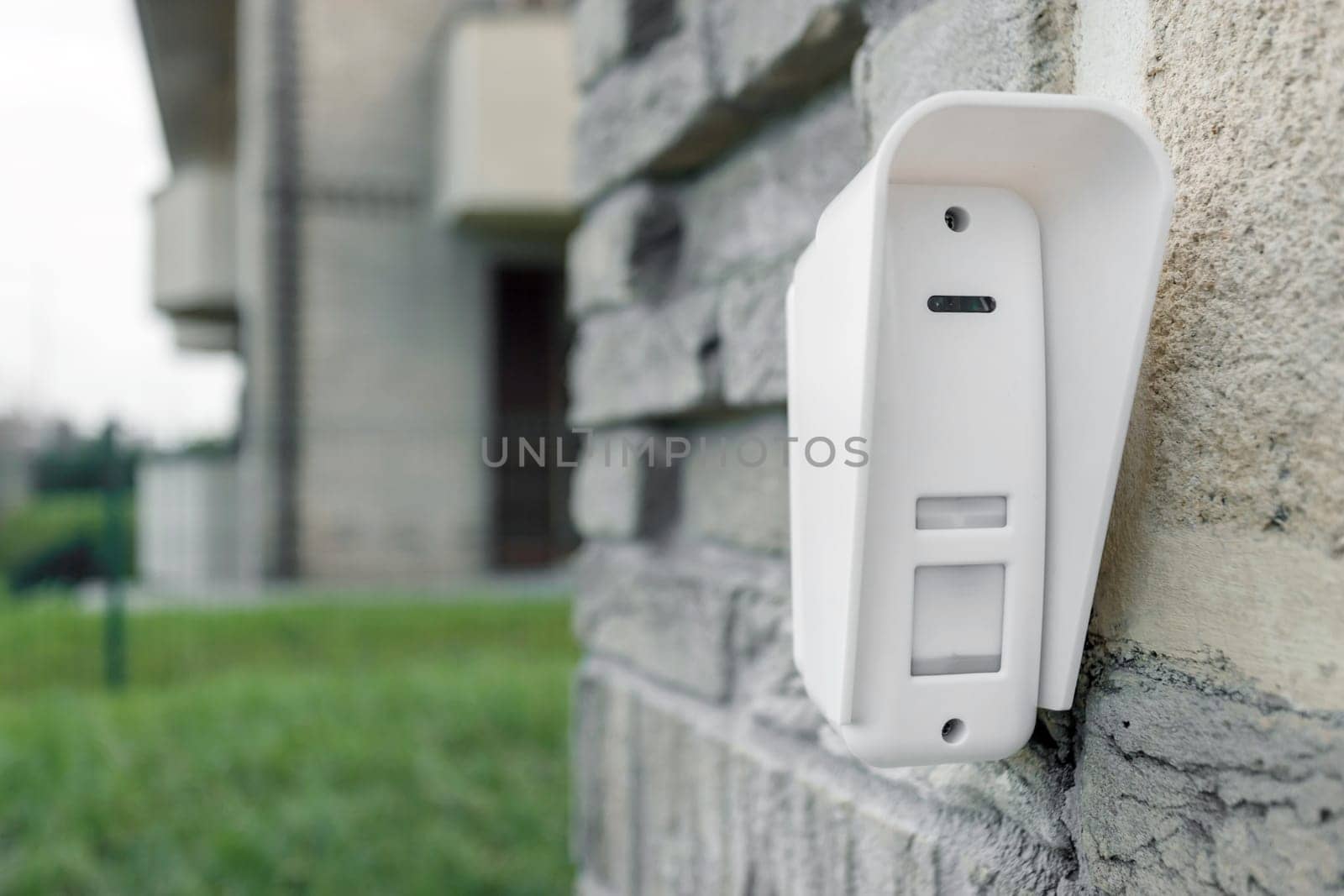 Motion sensor for external protection. Volumetric external infrared which uses different technologies combined to.optimise the detection of intrusion in protected areas.