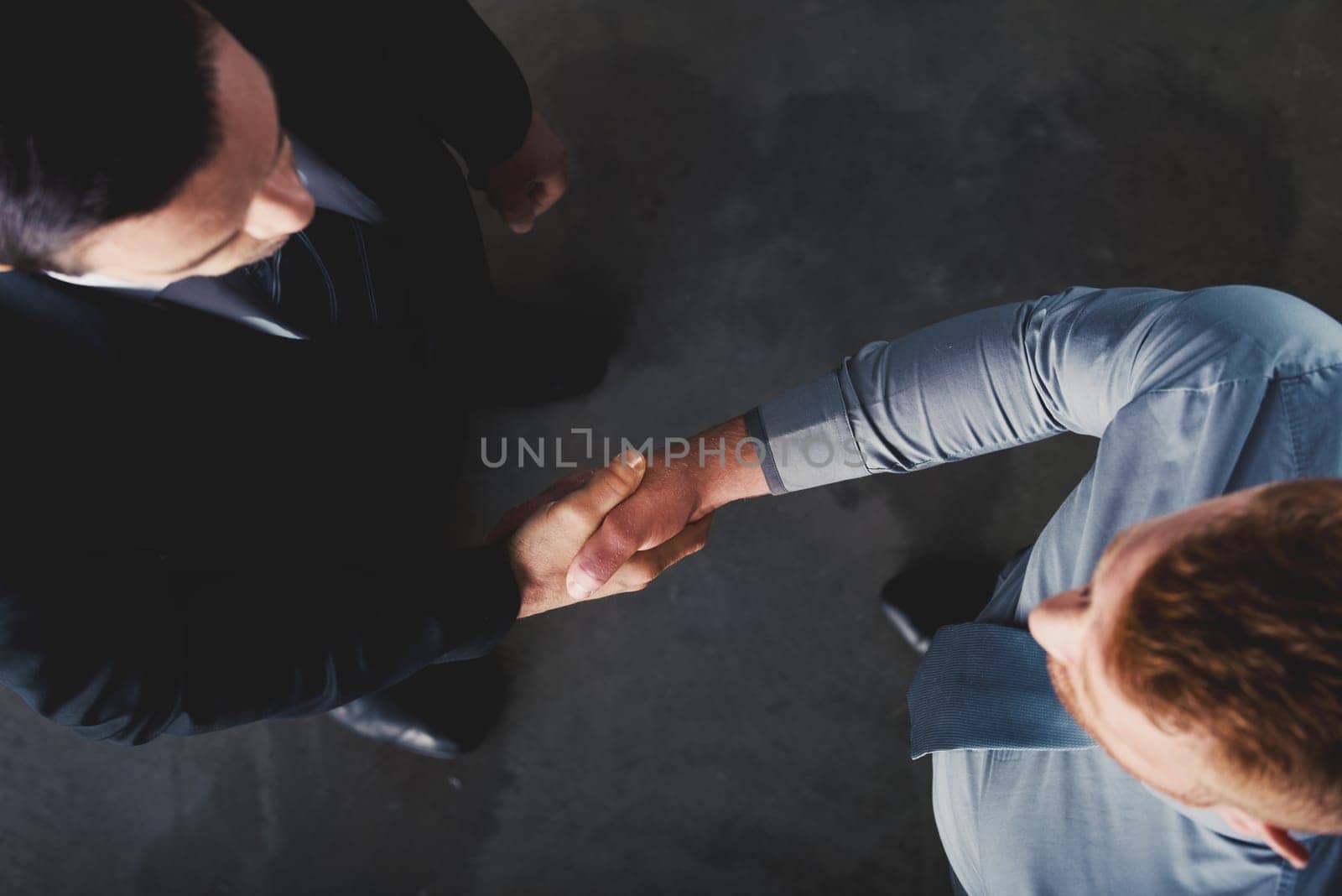 Handshaking business person in the office. concept of teamwork and business partnership