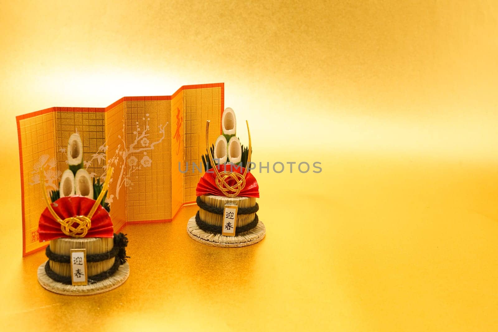 Kadomatsu and gold folding screen of the image (New Years card materials and New Year material). Shooting Location: Yokohama-city kanagawa prefecture