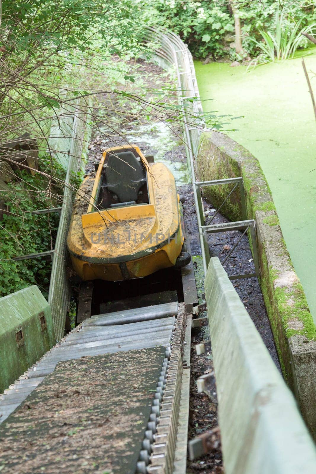 Boat of a waterway at the lower end of a conveyor line