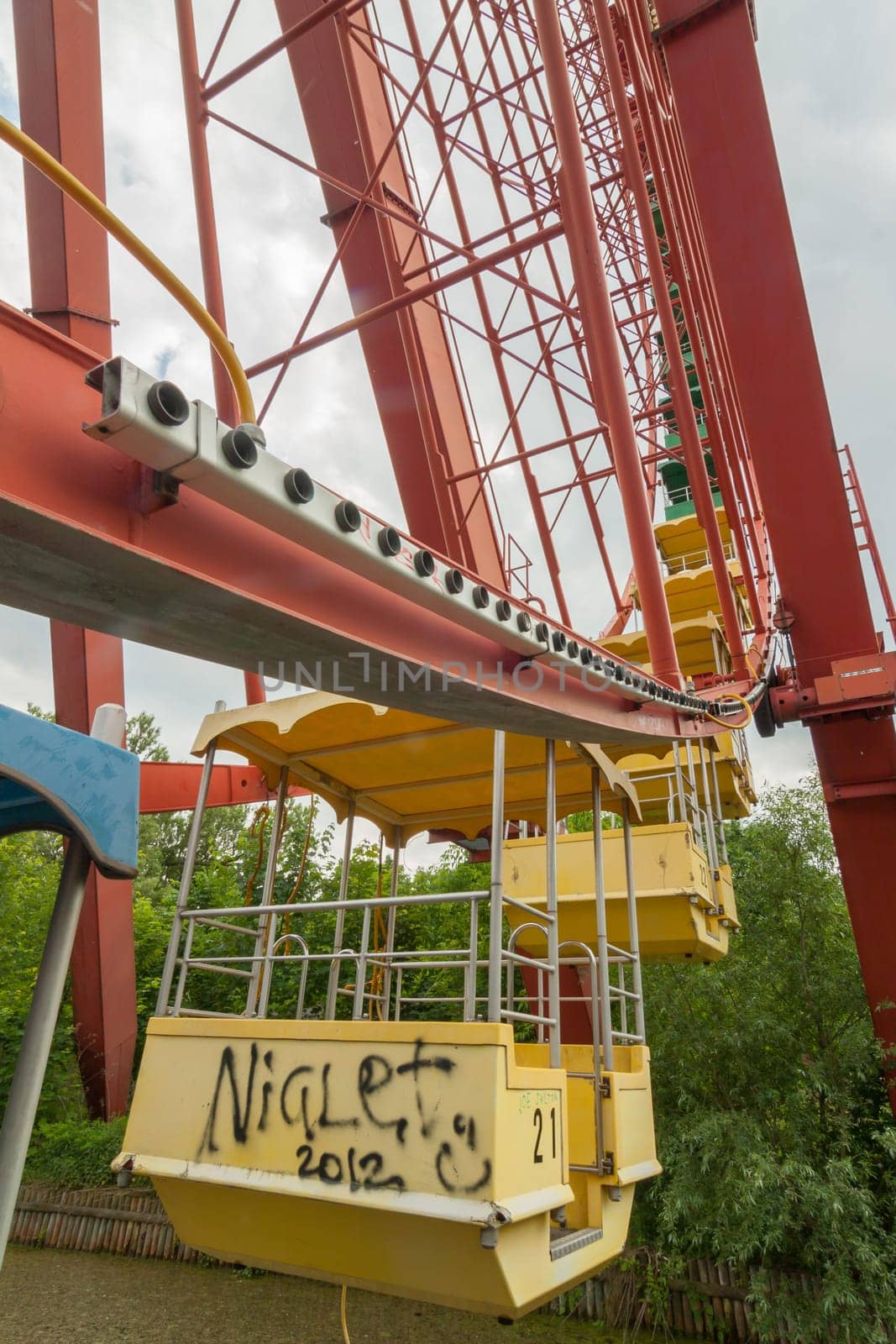 Gondolas of a dilapidated Ferris wheel with graffiti