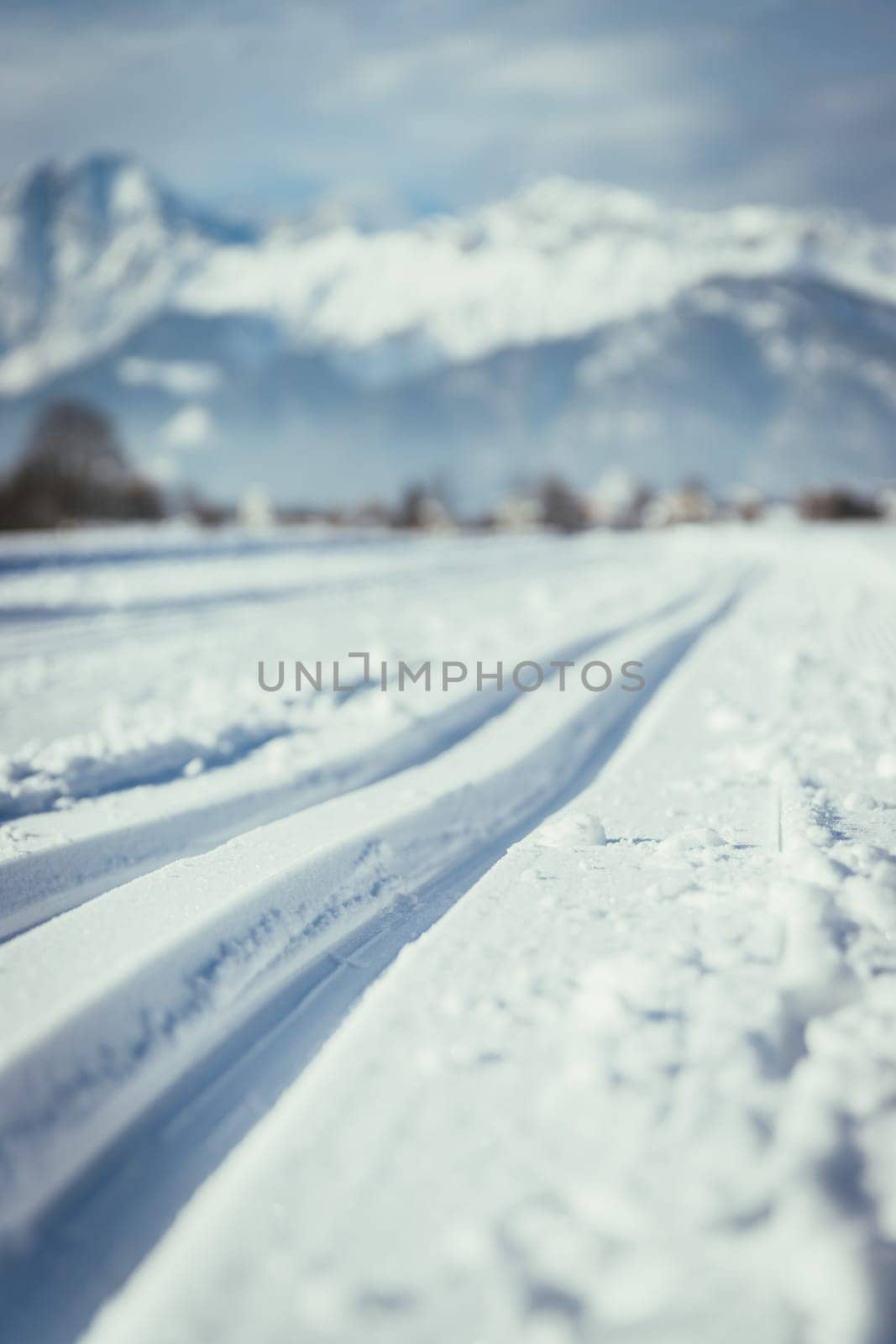 Cross-country skiing slope in Austria, beautiful mountain scenery, blurry background