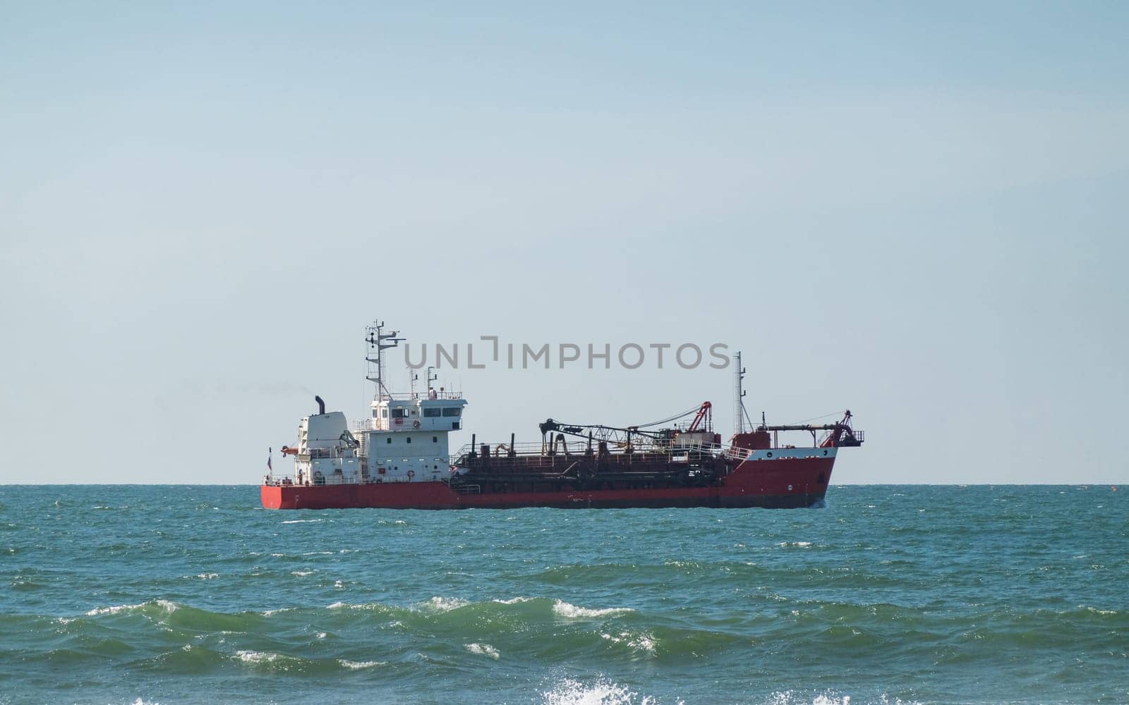 Trailing suction hopper dredger ship