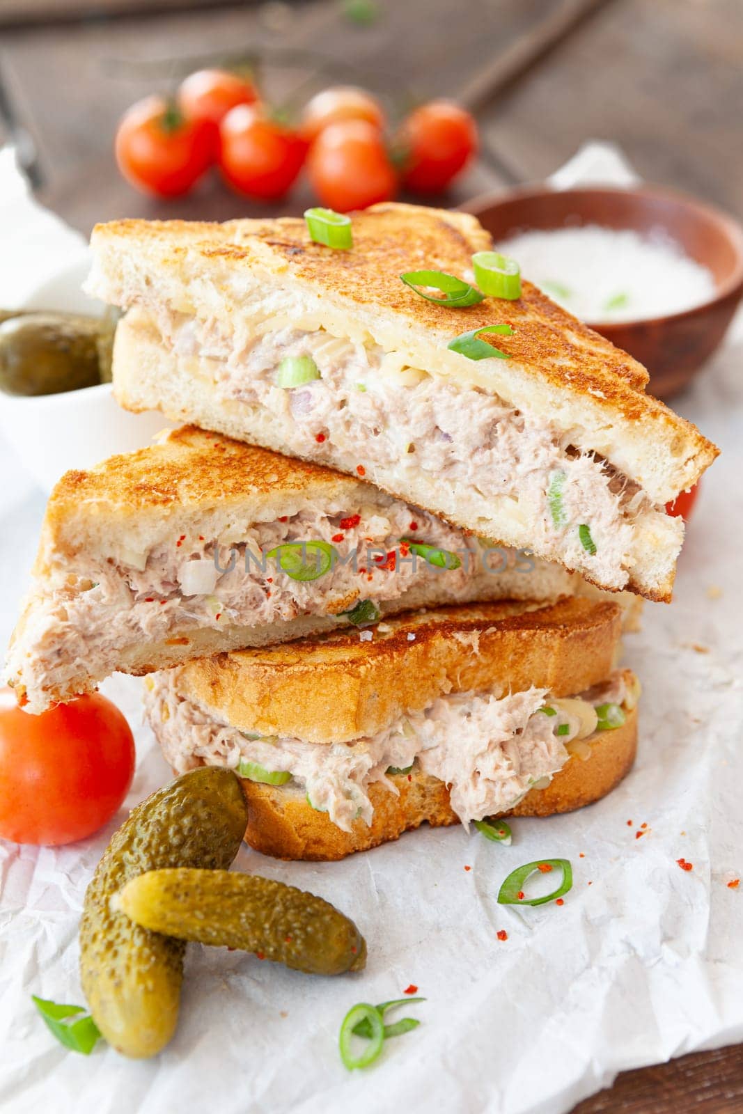 Grilled sandwich with tuna and melted cheese