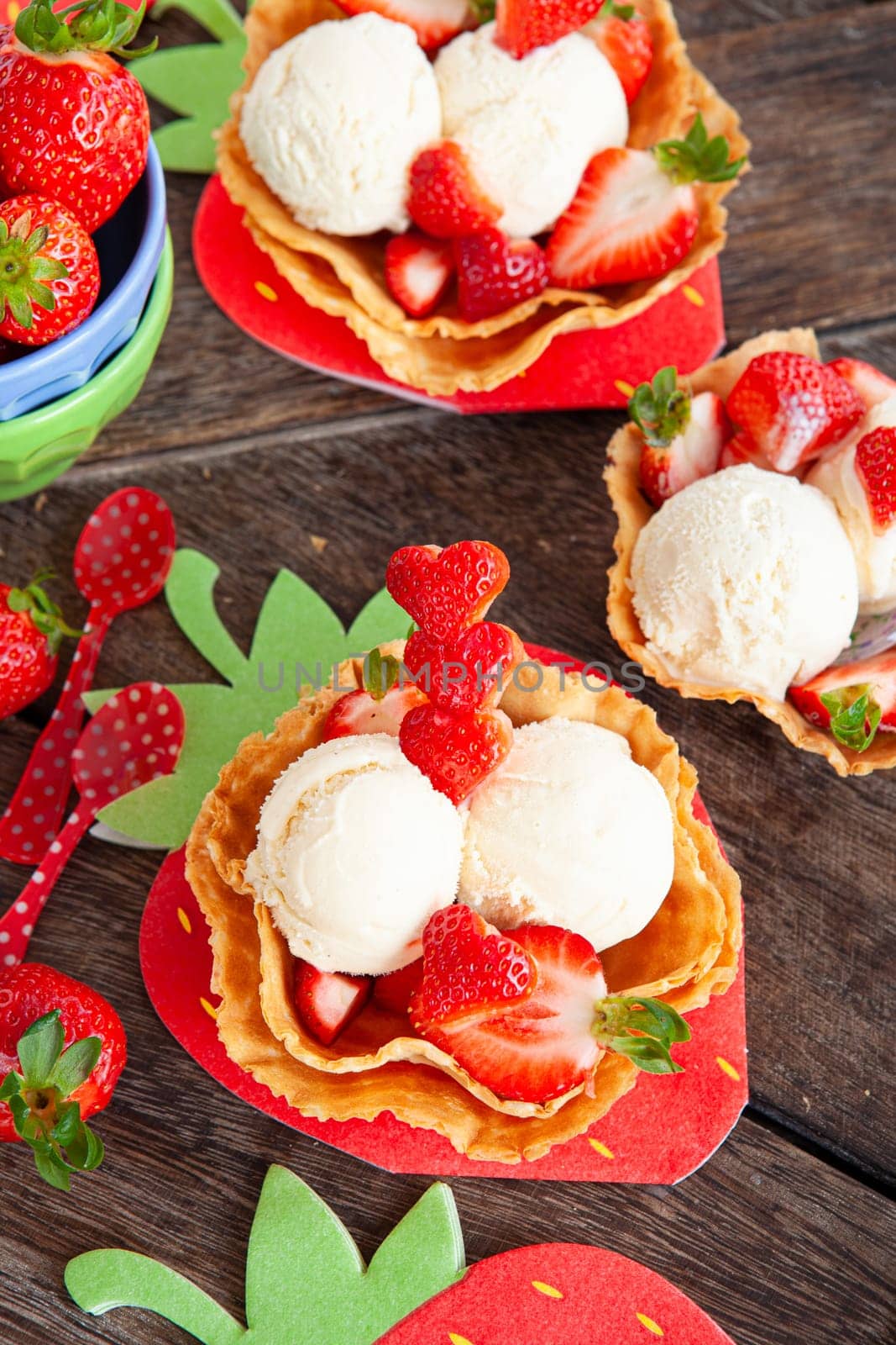 Vanilla ice cream with fresh strawberries in waffle cups