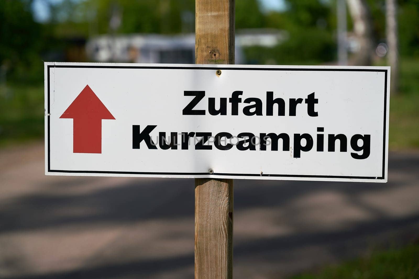 Signpost on a campsite in Germany with the inscription Access short camping (Zufahrt Kurzcamping)