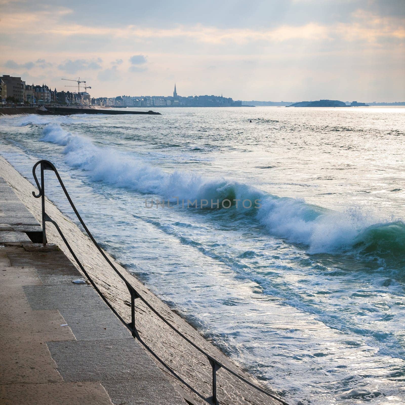 View from the Saint-Malo dike during the tide