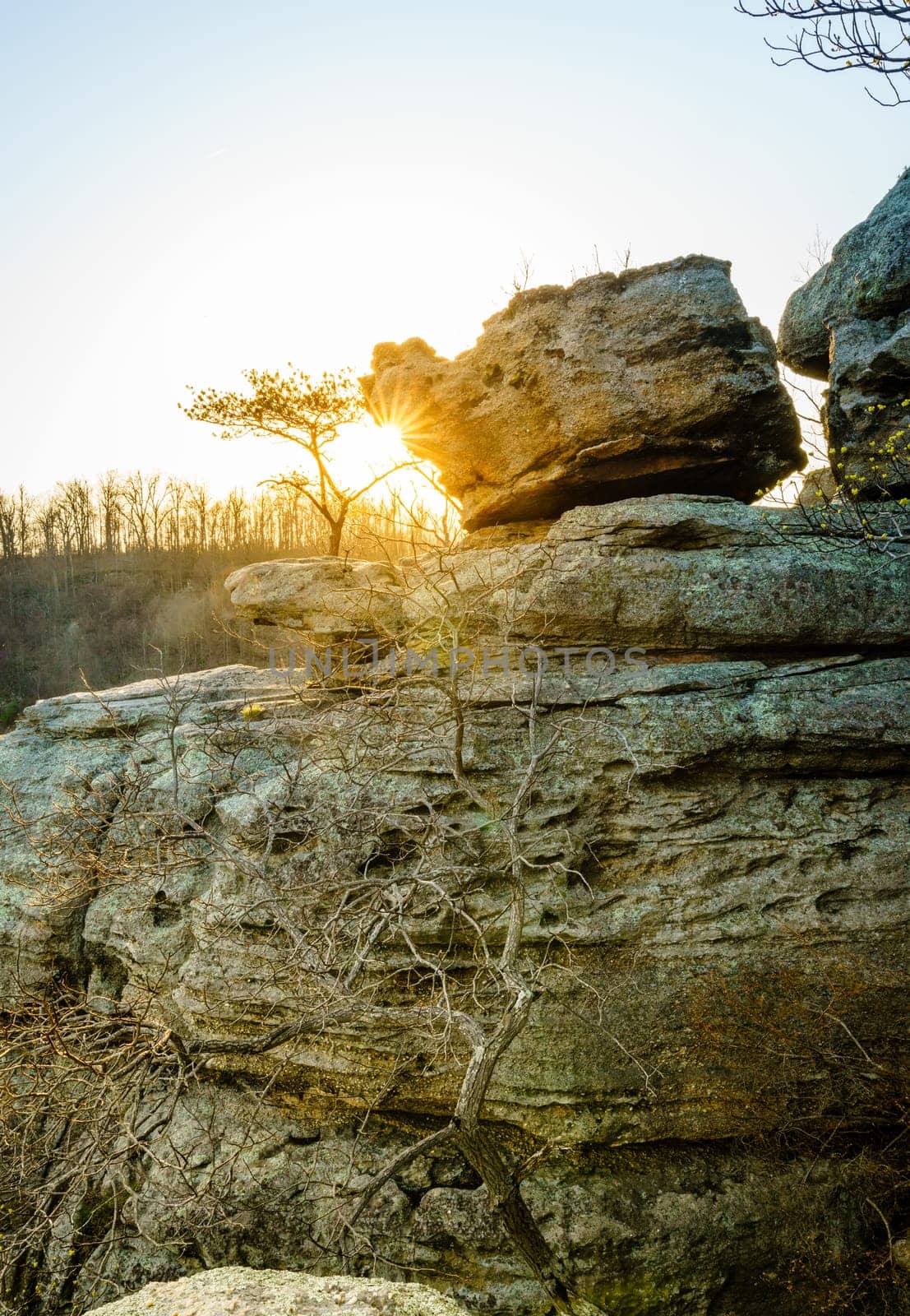 Setting sun shining from behind the rocks at the Pinnacles hiking area in Berea, Kentucky