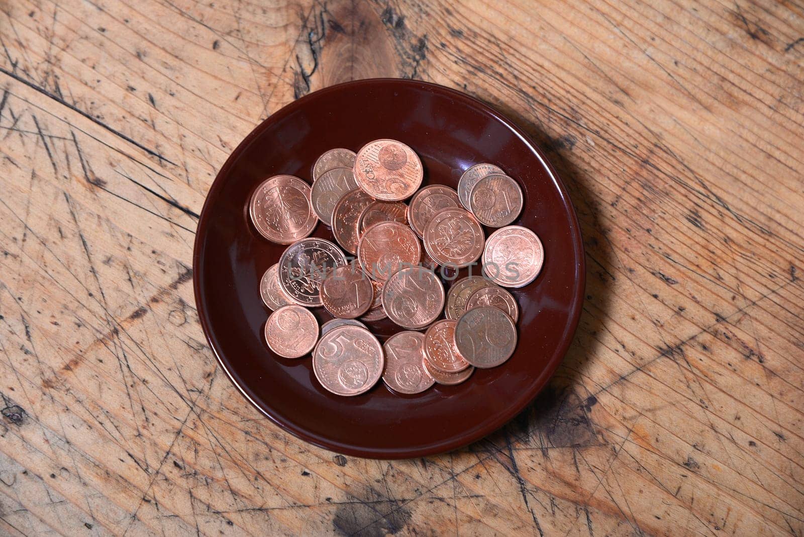 Tipping Euro Plate