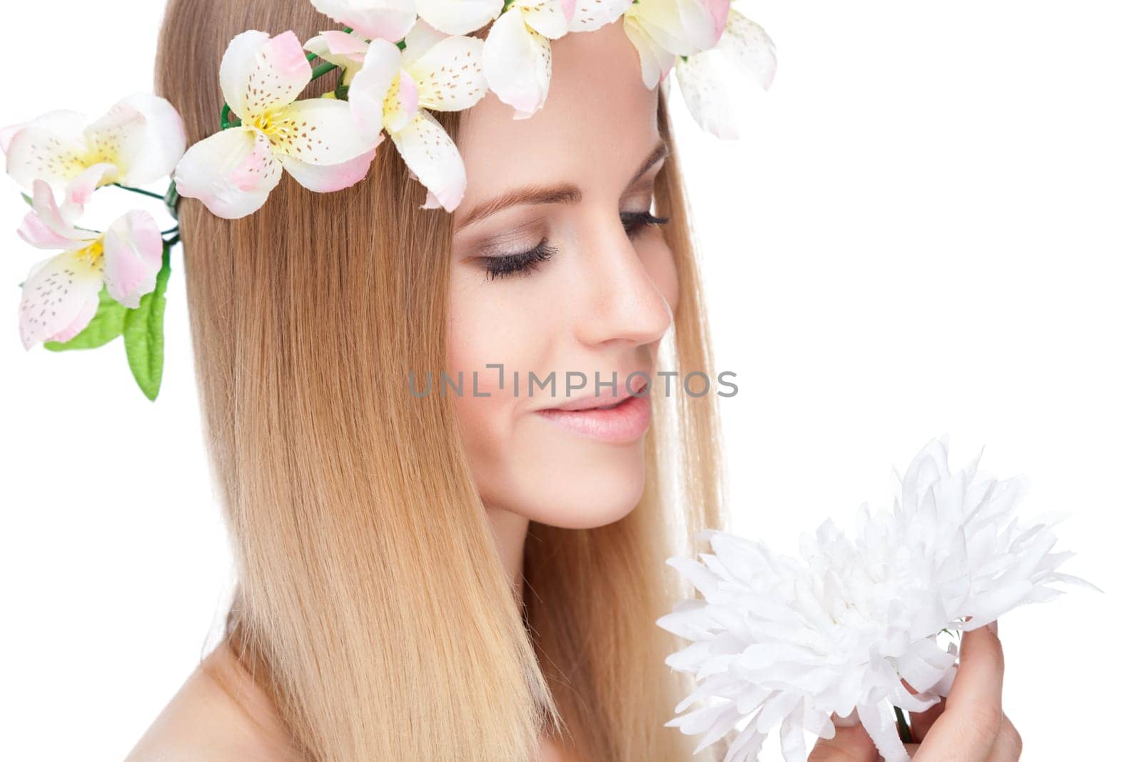 Beautiful blonde woman with straight hair and flowers