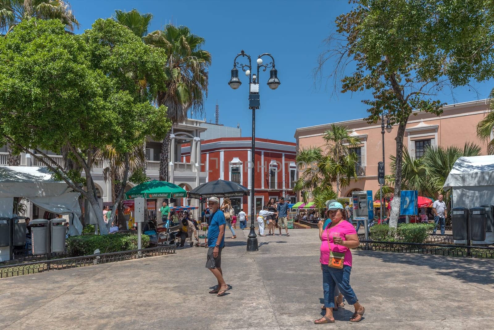 plaza de la independencia the street festival merida en domingo, merida, mexico
