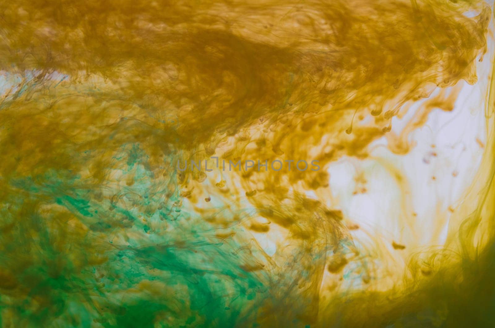 a liquid splash dissolve color