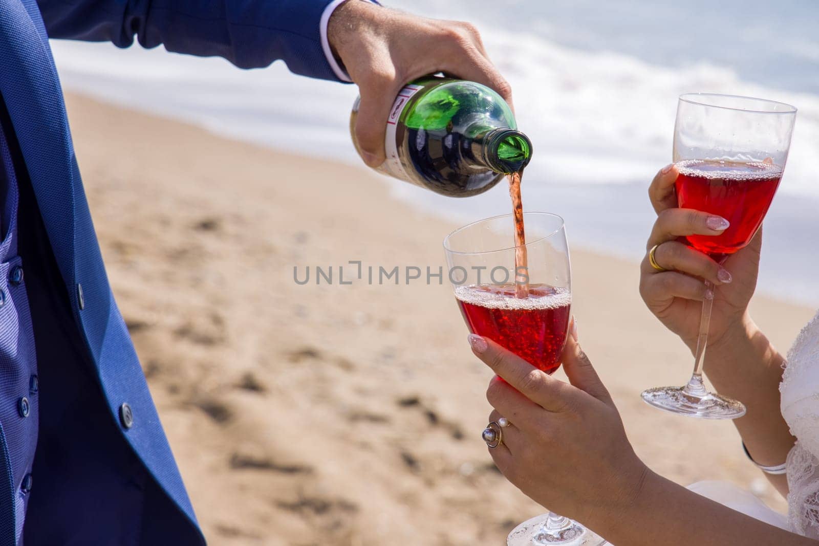 drink and cheeers in a weeding day