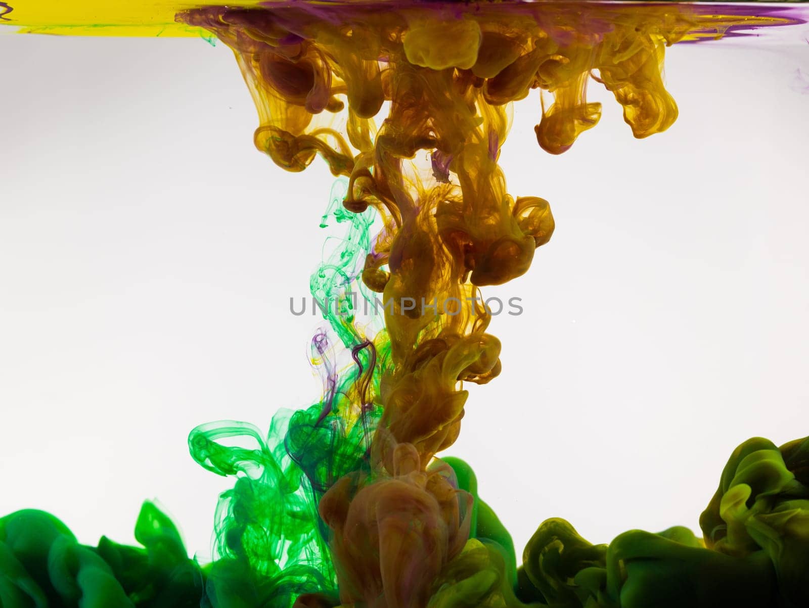a liquid splash dissolve color